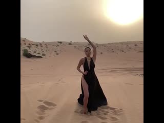 video елена летучая без трусиков позирует и светит свой киской голая грудь без лифчика соски ревиззоро sex