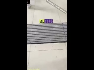 video китаец секс маньяк кончет на жопы азиаток публичное порно сперма конча на юбку штаны трусики в метро автобус sex