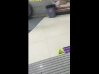 video китаец секс маньяк кончет на жопы азиаток публичное порно сперма конча на юбку штаны трусики в метро автобус sex