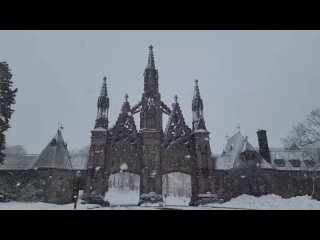 video зеленые деревянные кладбищенские ворота снегопад это мой последний gif пока снова не пойдет снег sex