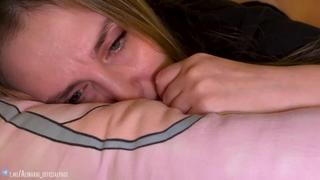 video блин я кончил в дочь пока она спала но вроде всю сперму вытер sex