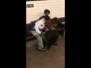 video экстрим негр сосет гигантскую дубину друга прямо в нью йоркском метро видео группы гей пошлятина sex