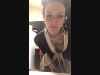 video девушка в полупрозрачном халатике пьет курит и твёркает со своей подружкой на кухне перископperiscope sex