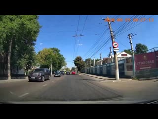video голая девушка прыгнула на капот водителю в симферополе sex