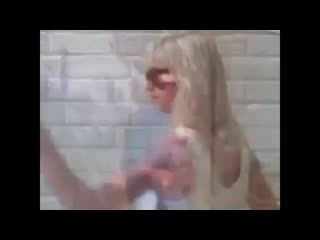 video шлюха вывалила большие буфера развели на сиськи показала грудь в скайпе перископе т инстаграме sex
