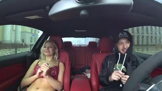 video блогер раздевает девушку в машине sex