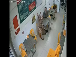 video во вьетнаме парень облил и поджег мужика которого подозревал в измене со своей женой острый sex