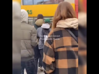 video украинцы пошли в наступление на львiвский секонхенд узнав что из гейопы подвезли ношеных кружевных труселей sex