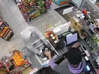 video магазин 7 eleven в вест ковине калифорния 48 летний рамон гонсалес решил разжиться долларами у сикха но тут sex