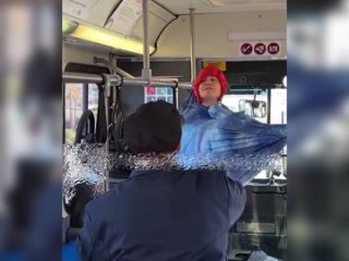 video сшановец после трудового дня не дотерпел до дома и решил поспать в гамаке прямо в автобусе по пути домой sex