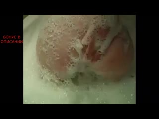video девушка сосет два члена в ванной пока никто не видит инцест измена минет отсос д sex