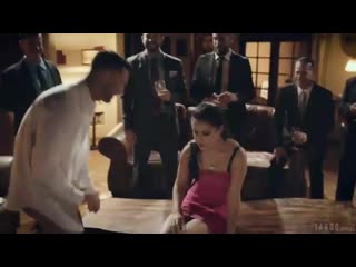video парень делает кунилингус девушке на глазах у друзей sex