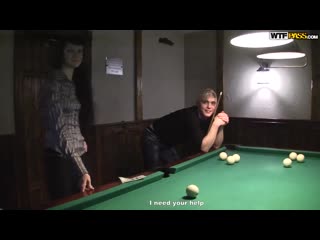 video хотела научиться играть в бильярд а попробовала секс втроём на столе sex