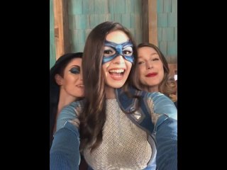 video каст супергёрл поздравляет стаза наира с днём рождения через cameo николь sex