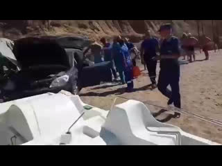 video в крыму автомобиль слетел с обрыва и упал на палатку массажиста sex