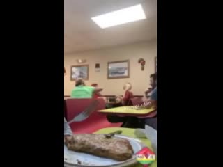 video никогда не ругайтесь с трансами ибо несмотря на женскую внешность отвесить они могут вполне по мужски sex