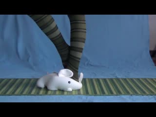 video девочка медленно топчет любимую игрушку своего мальчика у него на глазах sex