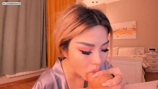 video казашка сосёт и надрачивает сосёт отсос порно blowjob кыргызка узбечка секс домашнее азиатки вебкам сиськи sex