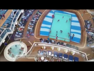 video на верхней палубе корабля ovation of the seas установлена стеклянная капсула nord star sex