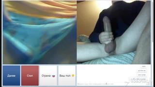video школьница 18 лет показывает свои сиськи по камере sex