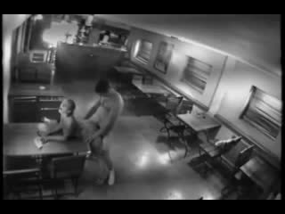 video владелец отодрал русскую официантку после закрытия бара очень послушная малышка sex