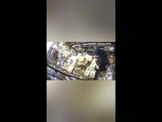 video мужчина разгромил алкомаркет потому что его падчерице платили слишком маленькую зарплату sex