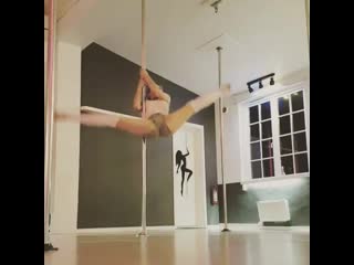 video спортсменка гимнастка пилон гибкая девушка gerl секси сильная шикарная красивое тело мотивация sex