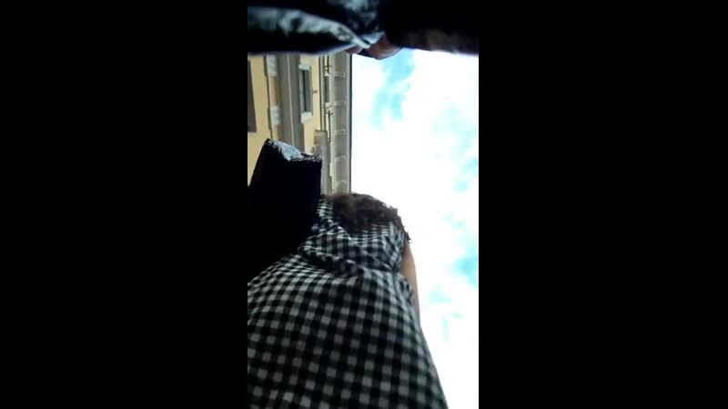 video у молодой девочки в колготках и на каблуках под платьем виднеются светлые трусики sex