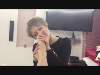 video заставляет делать минет и облизывать пальцы секс порно домашнее сперма шлюхи лесбиянки анал минет кунилингус sex