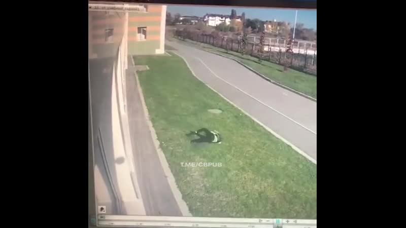 video в нальчике из окна четвертого этажа во время перемены выпал школьник причины устанавливаются карапуз в больнице sex
