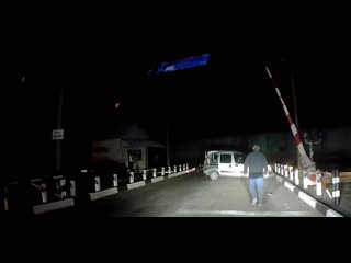 video в энергодаре грузовой поезд протаранил автомобиль sex