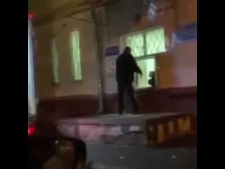 video на этих кадрах запечатлён процесс загрузки посылок в автомобиль сотрудником почты россии sex