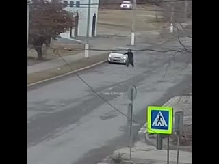 video 66 летний житель волгограда спикировал в иномарку в центре города sex