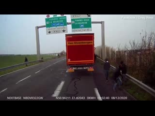 video в западной европе участились случаи нападения мигрантов на дальнобойщиков sex