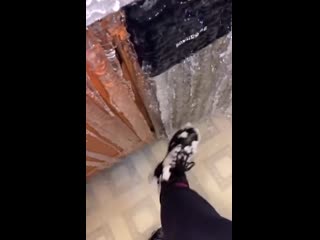 video парень из сша забыл выключить воду в доме и оставил дверь открытой sex