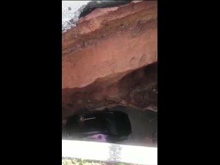 video в бразилии автомобиль провалился в шестиметровую яму sex