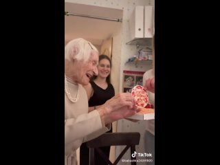 video в тиктоке начала набирать популярность надежда васильевна строганова ей 101 год и она пережила блокаду ленинграда sex