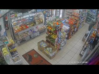 video в бруклине уголек бросил бутылку с зажигательной смесью в продуктовый магазин из за ссоры с персоналом его уже sex