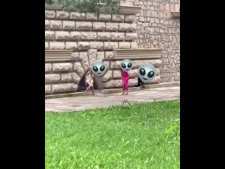 video можно вывезти из колхоза и одеть вечернее платье но колхоз вывезти из них не удалось придумайте подпись к видео 26е sex