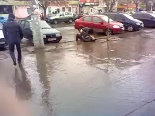 video бомжам помешали заняться сексом на улице пздц sex