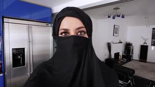 video девушка с арабской внешностью в хиджабе отсосала и дала себя трахнуть в мотеле за деньги arabian love fuck and sex
