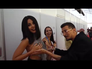 video настя каменских позволяет трогать себя за грудь sex