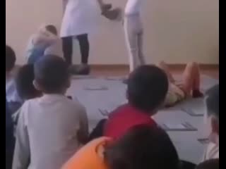 video воспитатель избила мальчика полотенцем sex