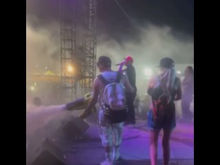 video рэпер чаки чак накурил зрительный зал мариуханой с помощью садового пылесоса калифорния sex