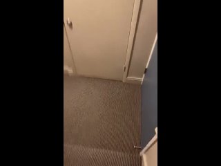 video парень поспорил с девушкой что он сможет спуститься вниз быстрее по лестнице чем она на лифте результат оказался sex
