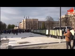 video в омон полетели камни и бутылки на митинге против режима самоизоляции во владикаазе sex