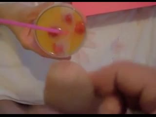 video девушка пьет коктейль со спермой sex