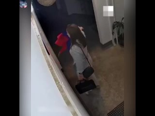 video кого не устраивает в такой стране жить чемодан вокзал и н й ждем видео где она плачет и извиняется sex