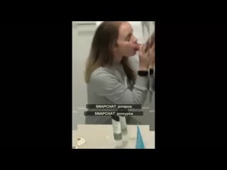 video пьяная студентка делает минет незнакомцу во время вечеринки на snapchat cjctn сосет колледж молодые вписка sex