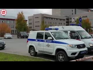 video полицейские из сургута спасли двухлетнего ребёнка от пьяного деда который грозился выкинуть его из окна sex